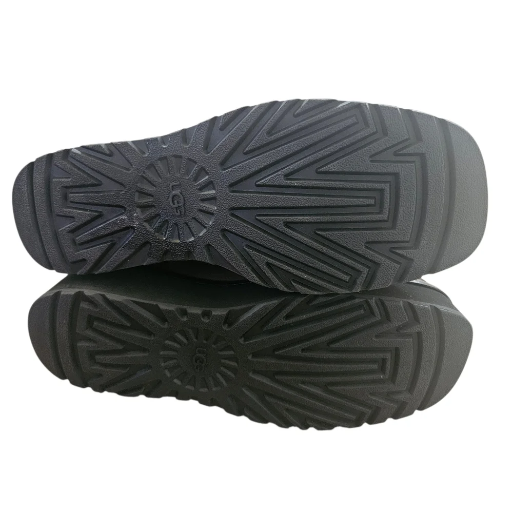 UGG new without